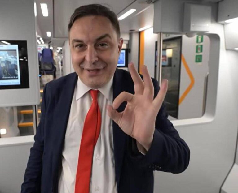 Andrea Diprè finto capotreno per video su Youtube: denunciato dalla Polfer