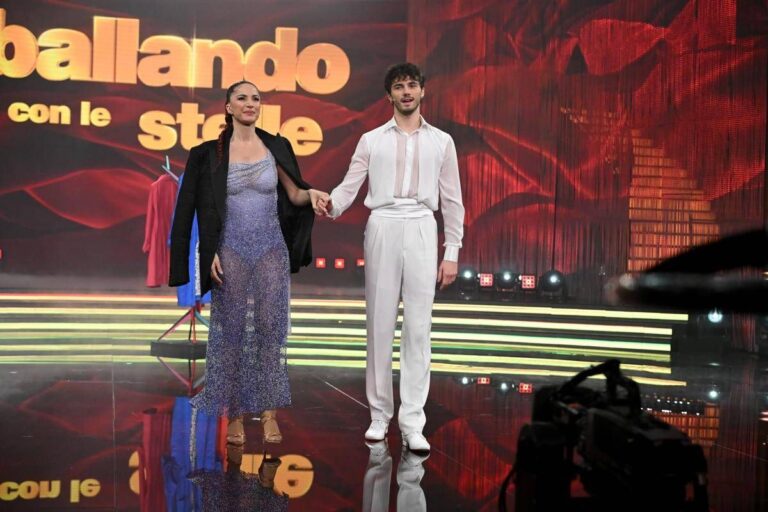 Ballando, Andrea Delogu in ospedale dopo la puntata: “Stavo troppo male”