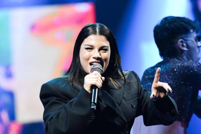 Emma Marrone e il tumore: “In sala operatoria sei tu contro il mondo”