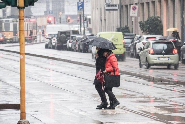 Prima il sole, poi la nebbia e quindi la pioggia: le previsioni meteo