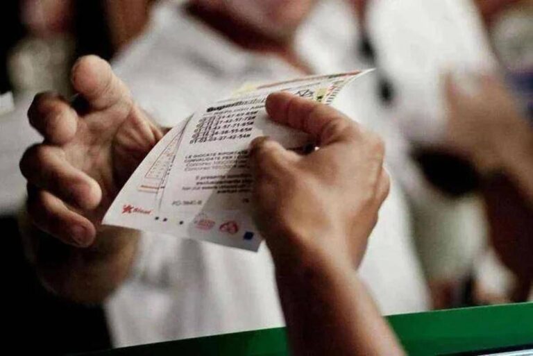 SuperEnalotto, numeri e combinazione vincente 11 dicembre 2025