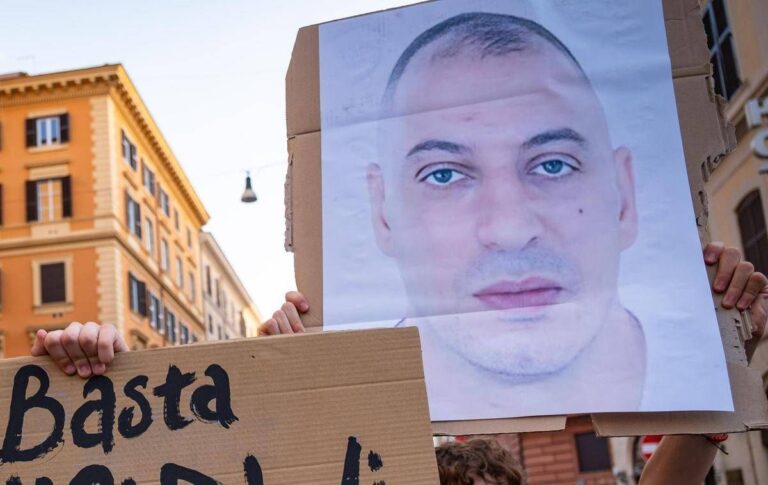 Caso Fakir, le frasi degli agenti registrate dalle bodycam: “E’ schiattato”, “Ca… me ne frega”