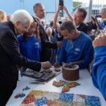 Scuola, l’alert di Mattarella “è leva integrazione”: intanto il governo lavora a tetto stranieri e stop burqa in classe