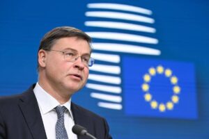 Ue, Dombrovskis: “Esamineremo a fondo le richieste di Italia e Grecia, no a nuove forme di flessibilità”