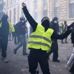 Francia, Gilet Gialli: “Domani in piazza, solo i regimi vietano le proteste”