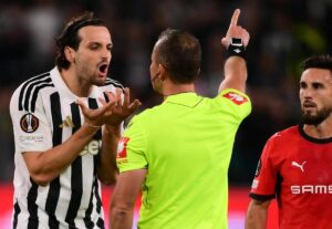 Juventus-Rennes, Gatti colpisce Samba prima del rinvio: arriva il giallo ma il difensore rischia grosso