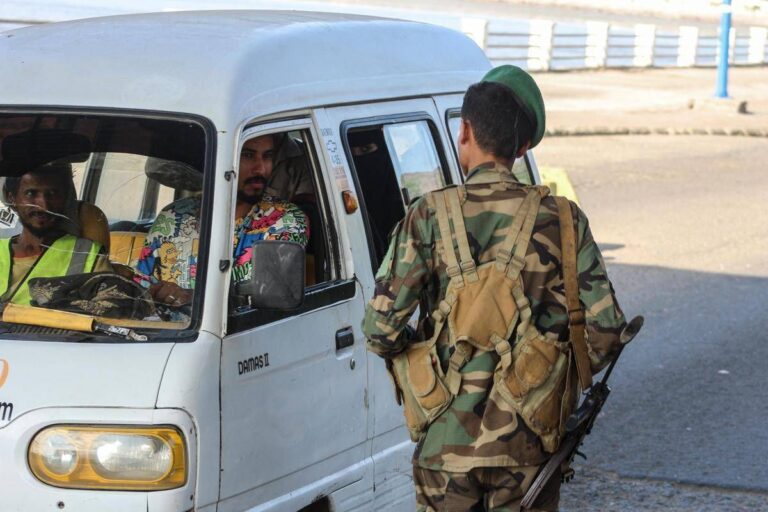Yemen, tv “Esplosioni ad Aden, aeroporto sotto attacco di missili Houthi”